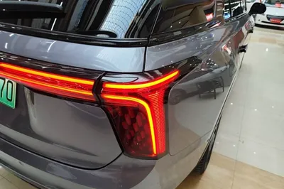 Hongqi E-HS9