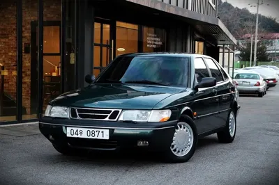Saab 900