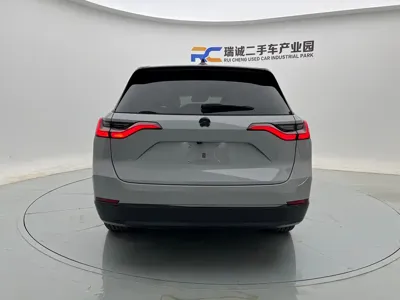 Nio ES8