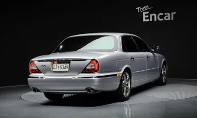 Jaguar XJ-8