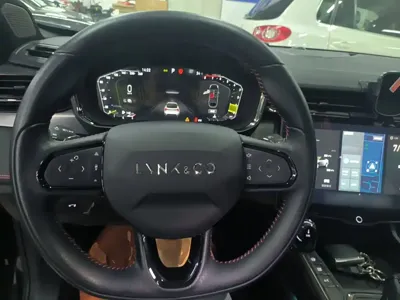 Lynk & Co 05