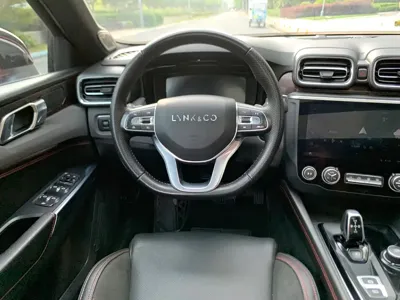 Lynk & Co 03