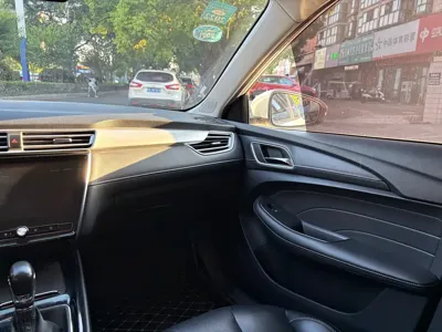 Roewe i5