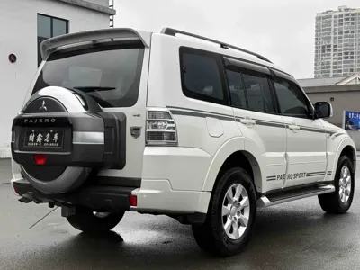 Mitsubishi Pajero (Import)