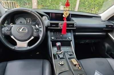 Lexus IS