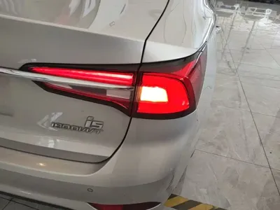 Roewe i5