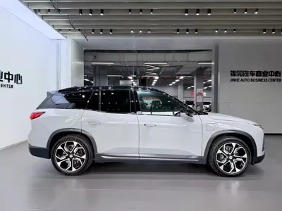 Nio ES8