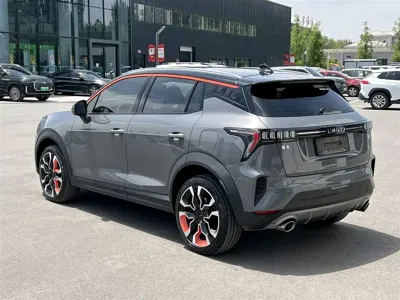 Lynk & Co 06