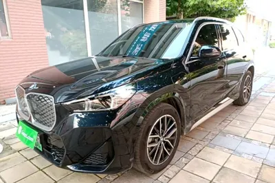 BMW iX1
