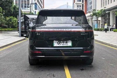 Lynk & Co 900