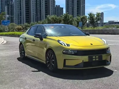Lynk & Co 03