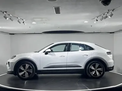 Porsche Macan EV
