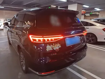 BYD MAX