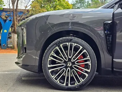 Nio ES8