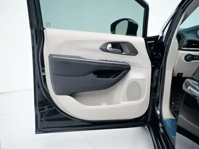 Chrysler Grand Voyager PHEV (Import)