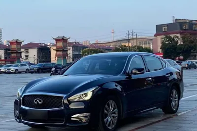 Infiniti Q70
