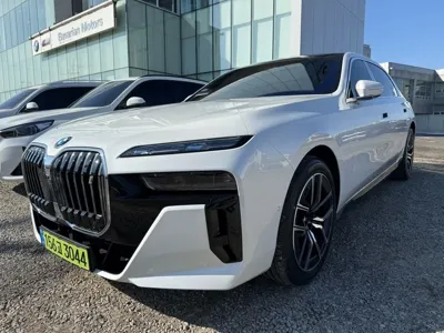 BMW i7