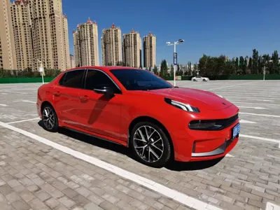 Lynk & Co 03