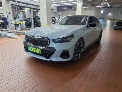 BMW i5