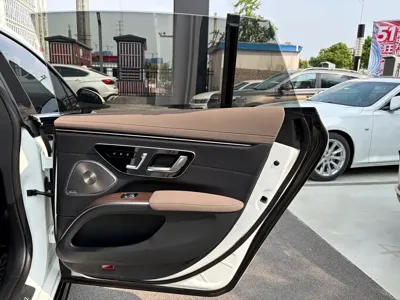 Mercedes-Benz EQS