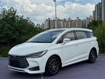 BYD MAX
