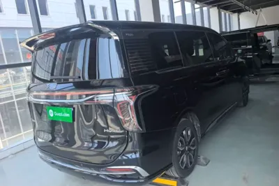 Hongqi HQ9