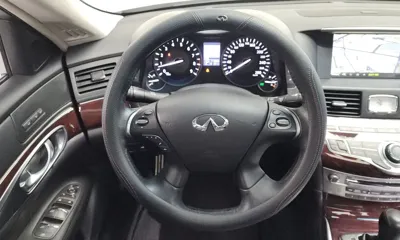 Infiniti Q70
