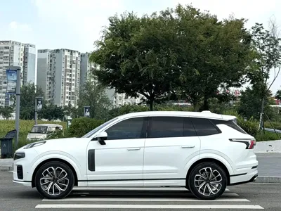Lynk & Co 09