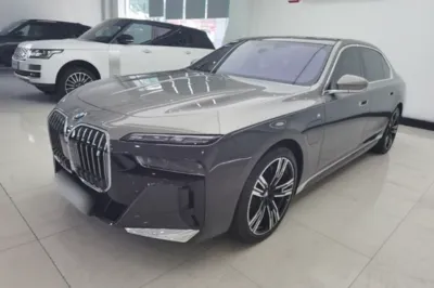 BMW i7