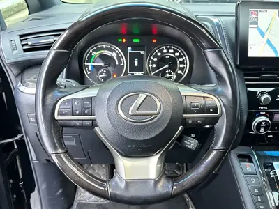 Lexus LM
