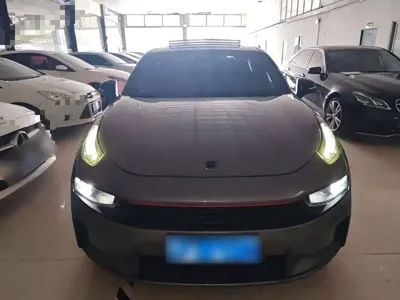 Lynk & Co 03