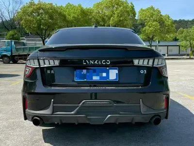 Lynk & Co 03