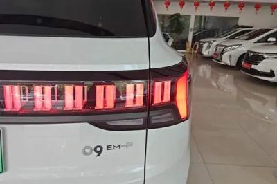 Lynk & Co 09 EM-P