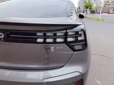 Lynk & Co 05