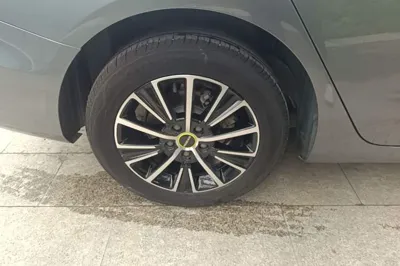 Roewe i5