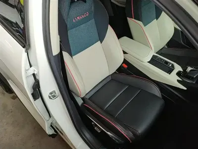 Lynk & Co 06