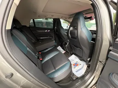 Lynk & Co 05