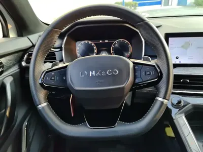 Lynk & Co 06