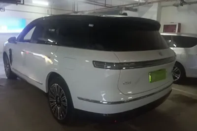 Nio ES8