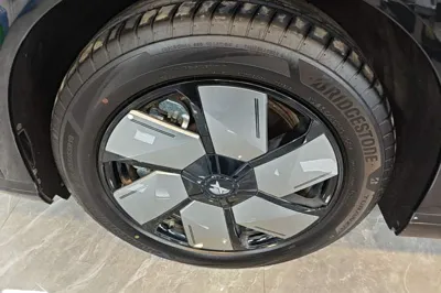 Xpeng X9