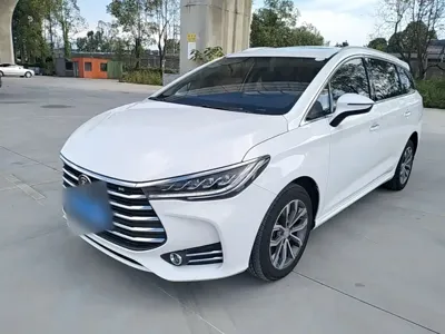 BYD MAX