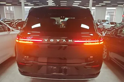 Voyah Titan