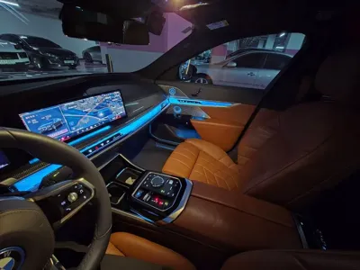 BMW i7