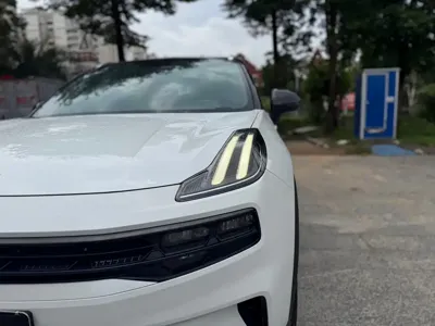 Lynk & Co 06
