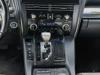 Lexus LM