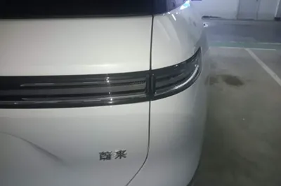 Nio ES8