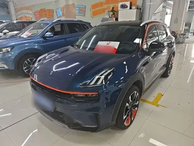 Lynk & Co 06