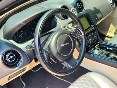 Jaguar XJ