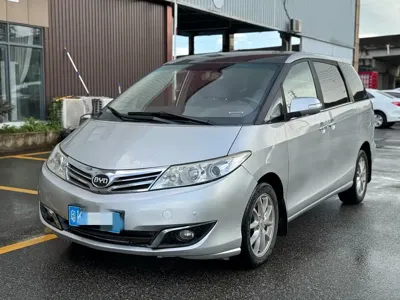 BYD M6