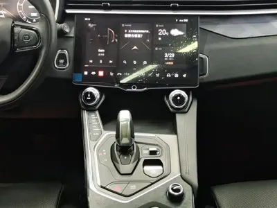Lynk & Co 01